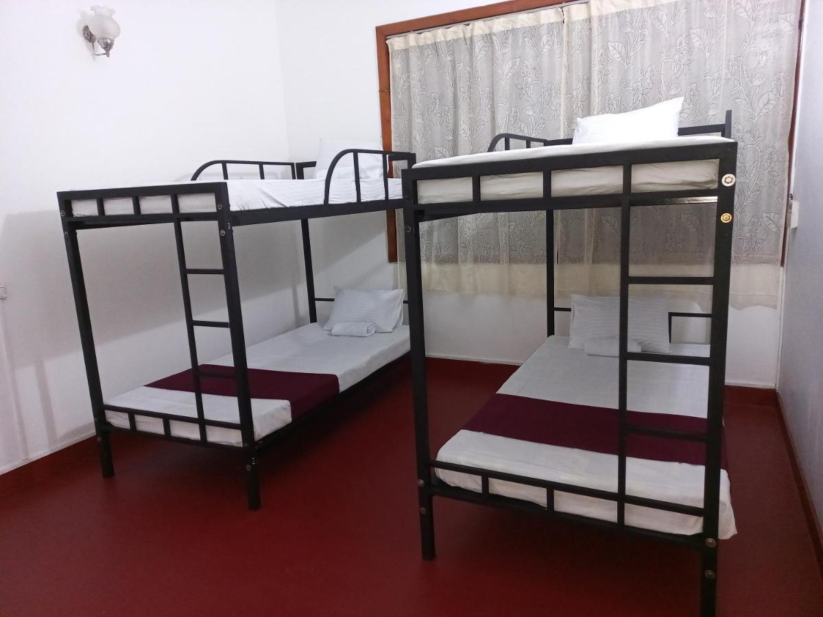 Lazy Bear Best Hostel In Kandy Exterior foto