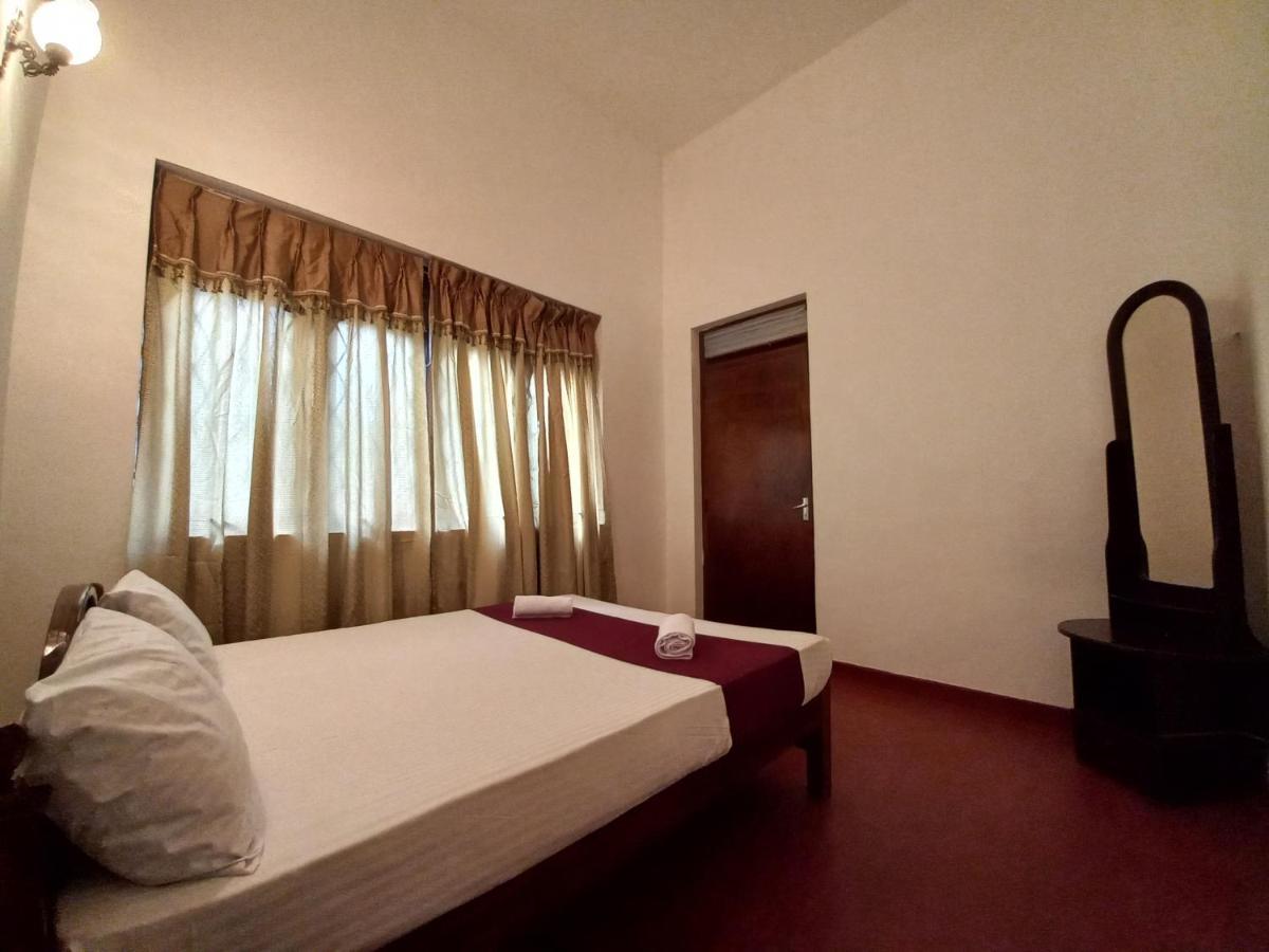 Lazy Bear Best Hostel In Kandy Exterior foto