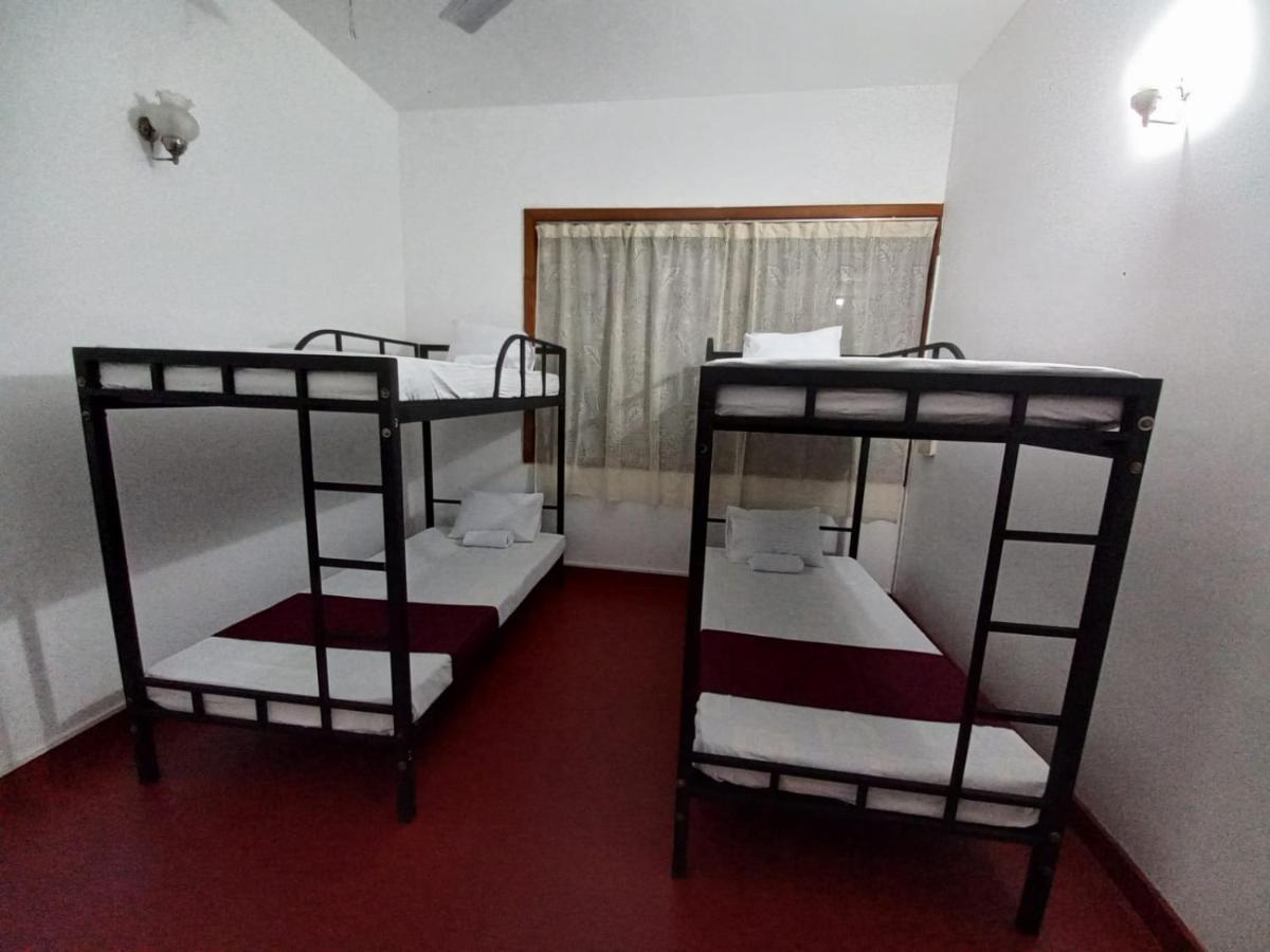 Lazy Bear Best Hostel In Kandy Exterior foto