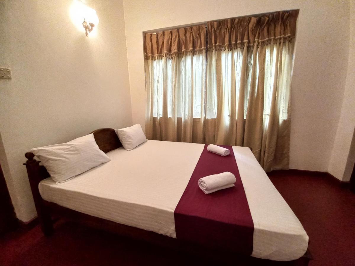 Lazy Bear Best Hostel In Kandy Exterior foto