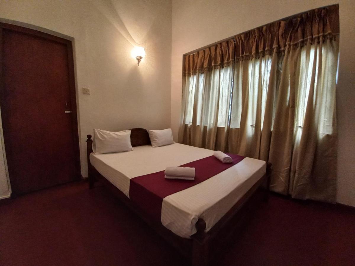 Lazy Bear Best Hostel In Kandy Exterior foto