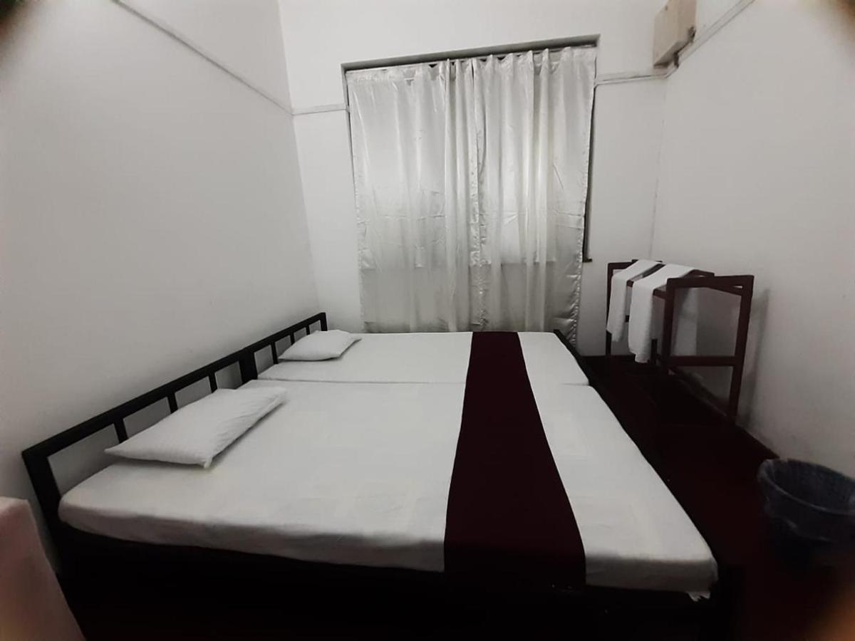 Lazy Bear Best Hostel In Kandy Exterior foto