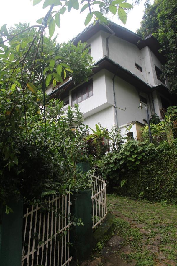 Lazy Bear Best Hostel In Kandy Exterior foto