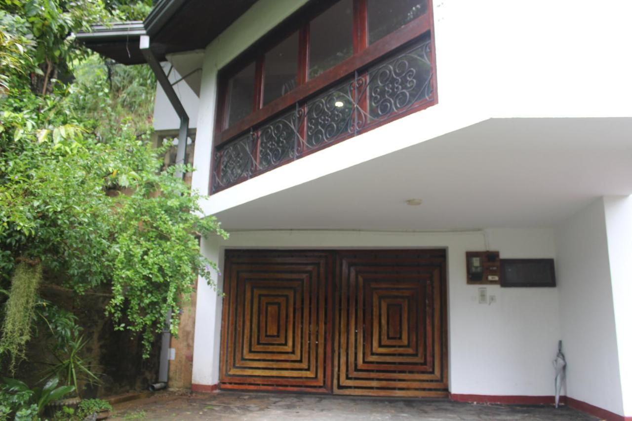 Lazy Bear Best Hostel In Kandy Exterior foto